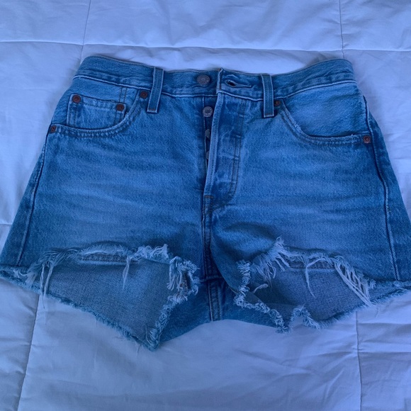 LEVIS SHORTS - Picture 2 of 2